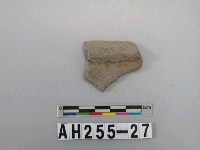 藏品(灰色粗砂陶口緣殘件)的圖片